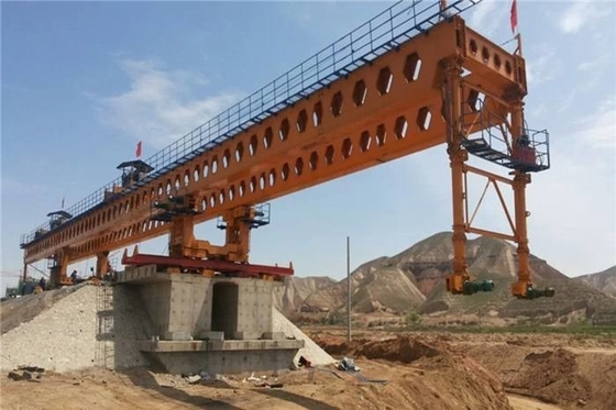 Dostosowana maszyna do wznoszenia mostów 240T Wyrzutnia mostów autostradowych